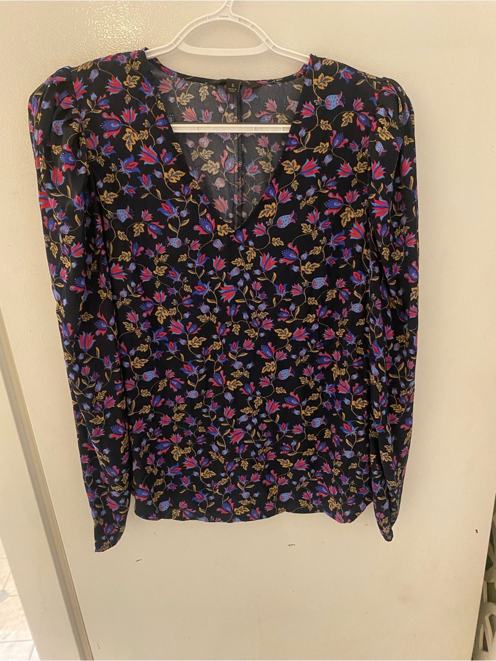 Banana Republic Black Floral V-Neck Long Sleeve Blouse